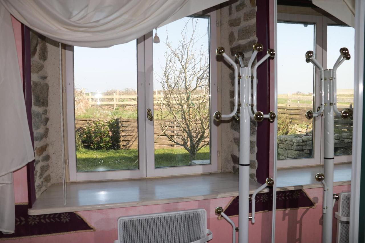 Les Gites Aux Volets Roses Landunvez Exterior foto