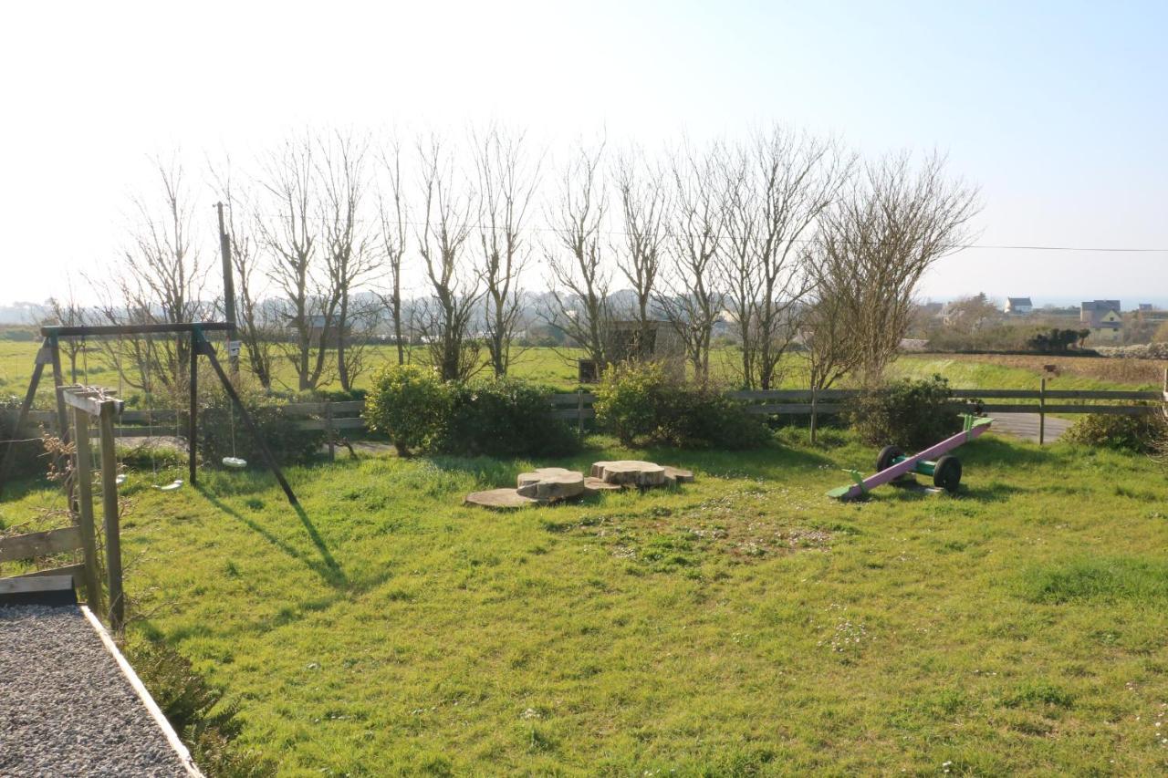 Les Gites Aux Volets Roses Landunvez Exterior foto